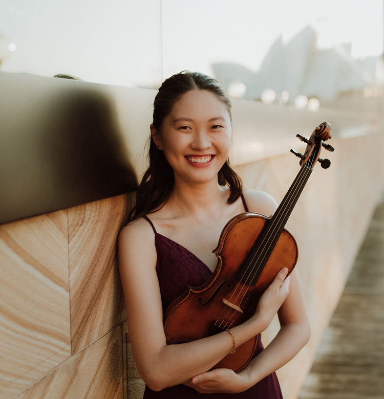 Artist photo of Victoria Wong - Violin