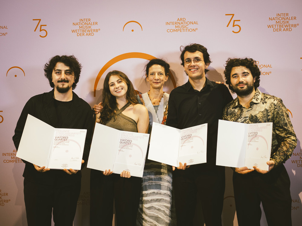 Presentation of the GENUIN Special Prize to the Viatores Quartet at the ARD Music Competition Winners' Concert ...